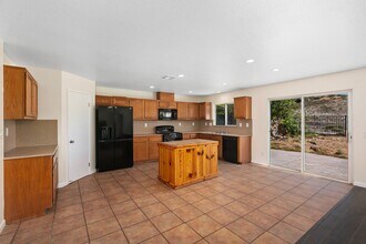 4979 Cimarron Way in San Diego, CA - Building Photo - Building Photo