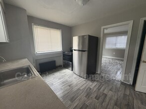560 Wylie Ave in Clairton, PA - Building Photo - Building Photo