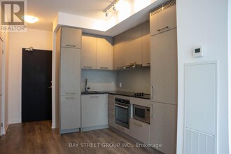 87-2987 Peter St in Toronto, ON - Building Photo - Building Photo