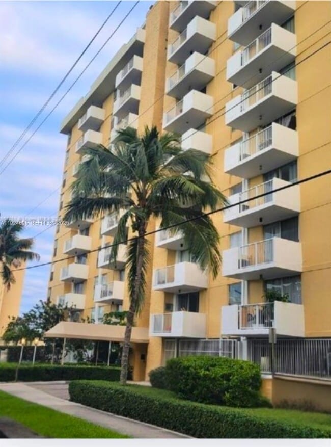 2020 NE 135th St in North Miami, FL - Building Photo - Building Photo