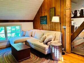 705 Al Harvey Rd in Stonington, CT - Foto de edificio - Building Photo