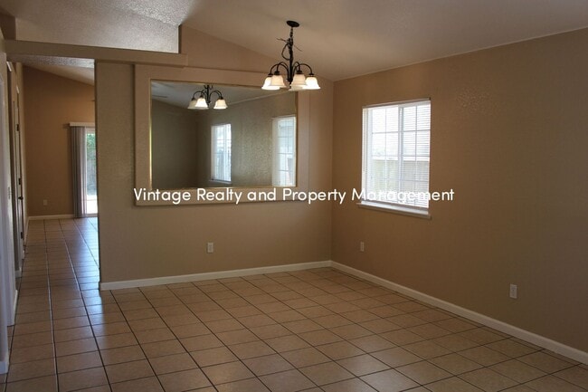 2730 Tecumseh Ln in Stockton, CA - Building Photo - Building Photo