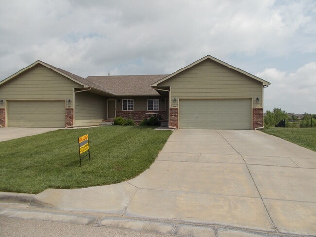 property at 3828 N Pepper Ridge St