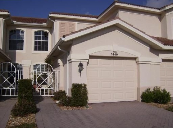 6940 Prosperity Cir in Sarasota, FL - Building Photo