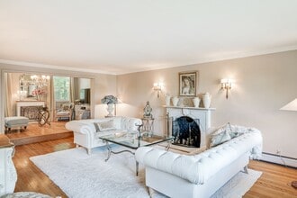 591 Edgewood Rd in Leonia, NJ - Building Photo - Building Photo
