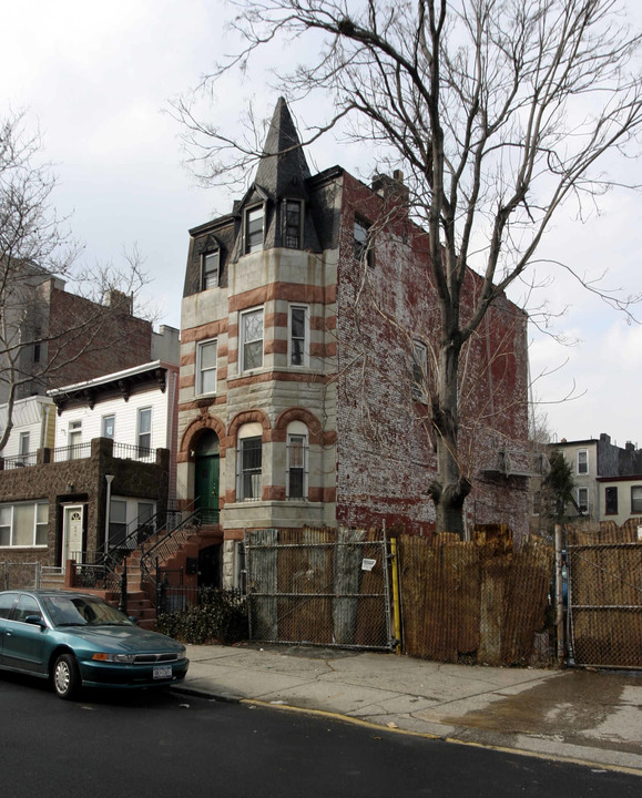 697 Jefferson Ave in Brooklyn, NY - Foto de edificio
