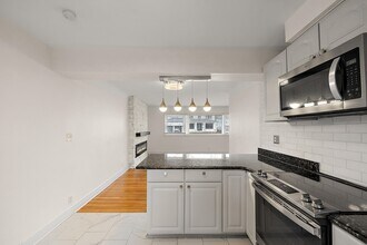 2046 Yorkshire Rd in Birmingham, MI - Building Photo - Building Photo