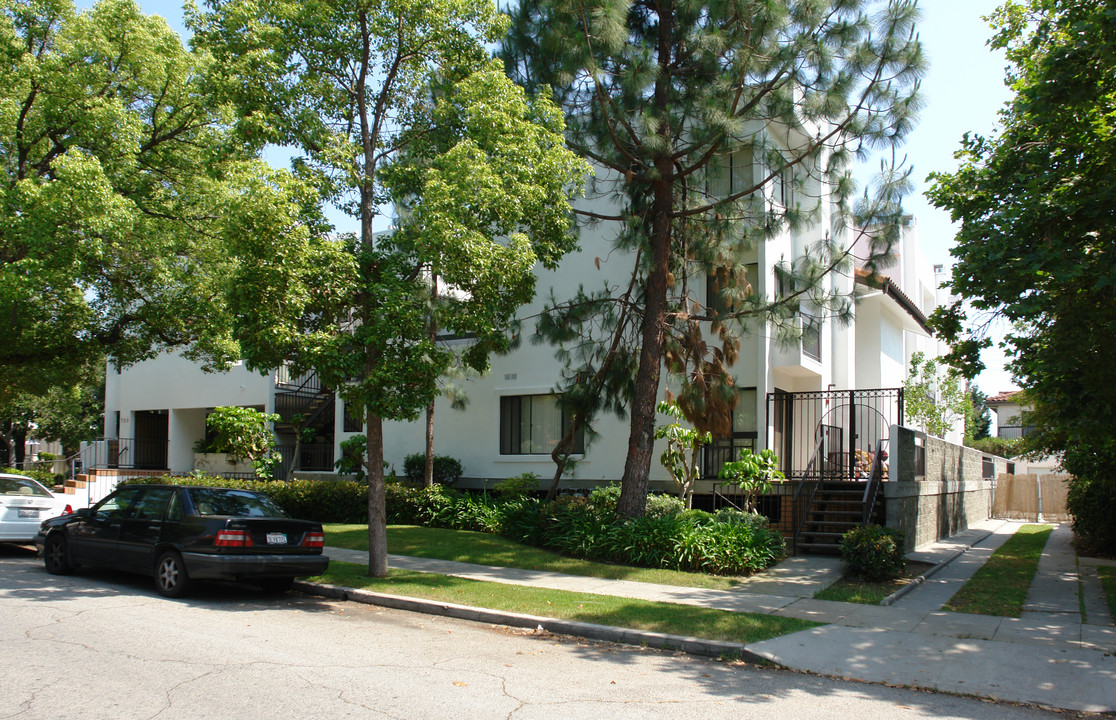 700 Palm Dr in Glendale, CA - Building Photo