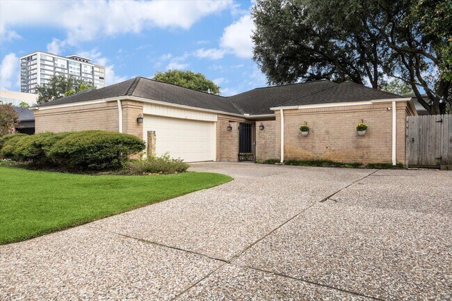 15703 Whitewater Ln in Houston, TX - Building Photo - Building Photo