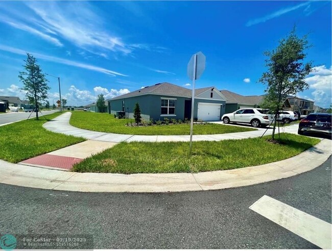 992 Serchio St in Haines City, FL - Building Photo - Building Photo