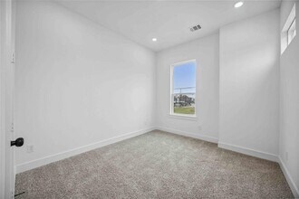 8103 Calhoun Rd in Houston, TX - Building Photo - Building Photo