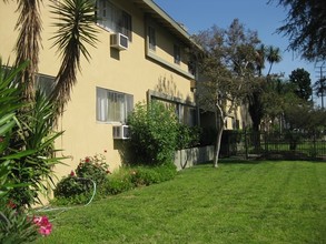 Tobias Villas in Panorama City, CA - Building Photo - Building Photo