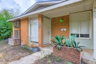 1423 Westmoor Dr in Austin, TX - Building Photo