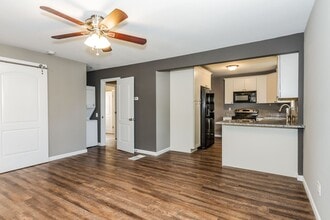 307 W 2nd St in O'Fallon, IL - Foto de edificio - Building Photo