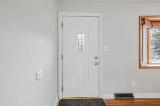 1062 Oberlin Dr in Columbus, OH - Foto de edificio - Building Photo