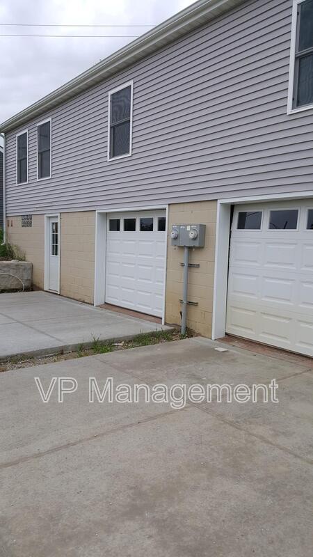 6236 W Kimberly Rd in Davenport, IA - Building Photo - Building Photo