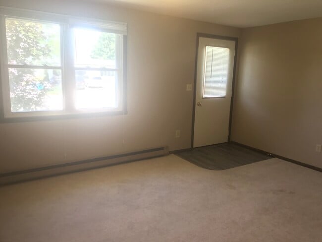 1316 Sheri Ct, Unit A in Tomah, WI - Foto de edificio - Building Photo