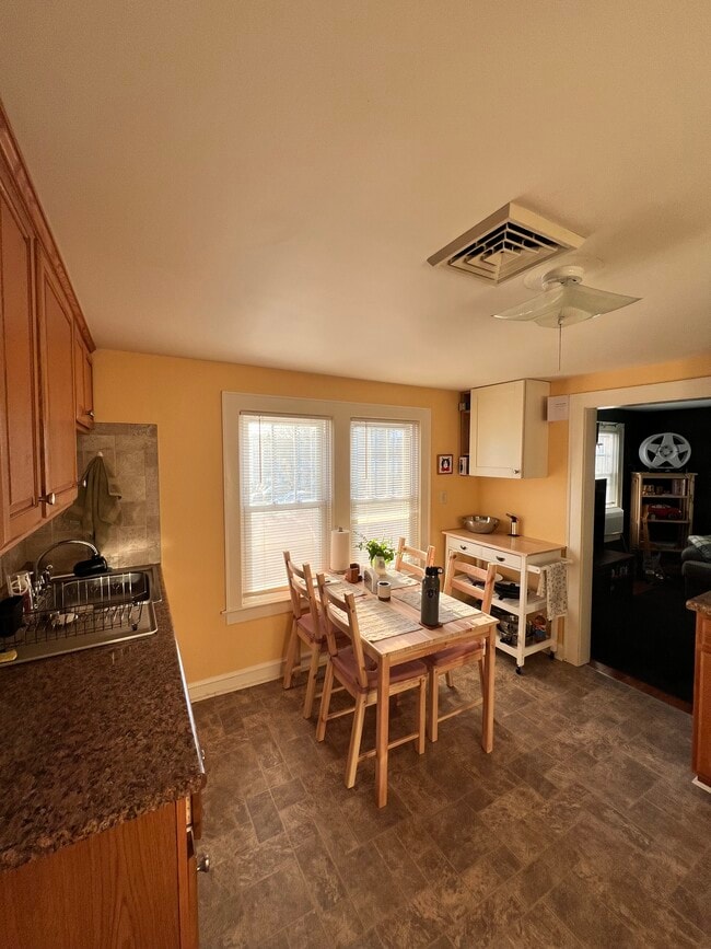 139 Hall Avenue, Unit 2 in Wallingford, CT - Building Photo - Building Photo