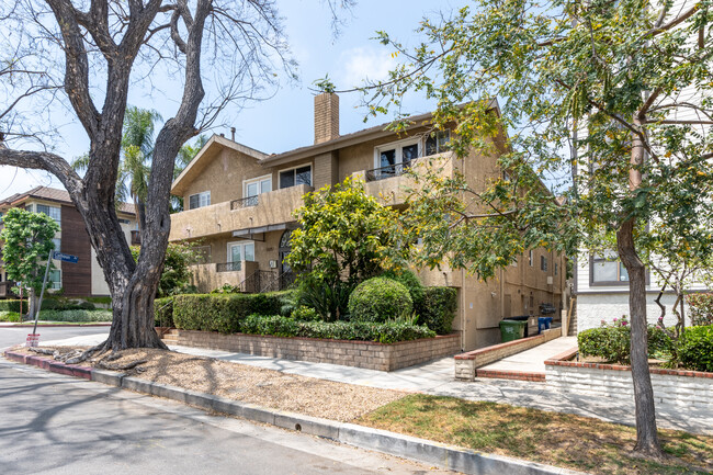 14161 Riverside Dr in Sherman Oaks, CA - Building Photo - Building Photo