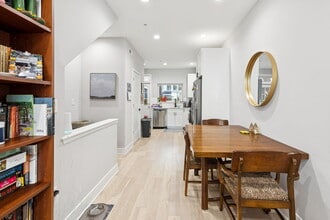 2432 Jasper St, Unit 1 in Philadelphia, PA - Foto de edificio - Building Photo
