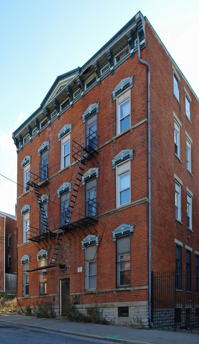 1706 Lang St in Cincinnati, OH - Foto de edificio - Building Photo