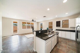 1423 S Newberry Ln in Tempe, AZ - Foto de edificio - Building Photo