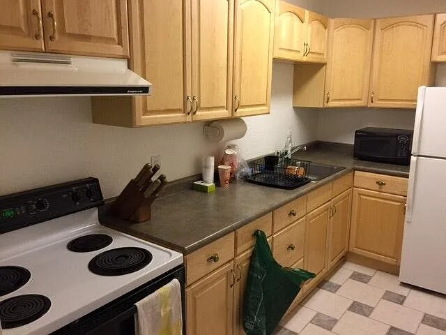 2857 N Los Felices Rd in Palm Springs, CA - Foto de edificio - Building Photo