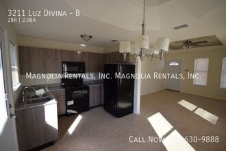 3211 Luz Divina St, Unit B in Edinburg, TX - Foto de edificio - Building Photo