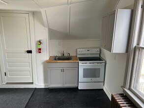 133 W Pine St, Unit Apartment in Boalsburg, PA - Building Photo - Building Photo