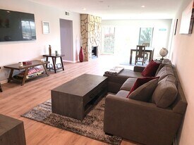 230 S Catalina Ave, Unit 115 in Redondo Beach, CA - Building Photo