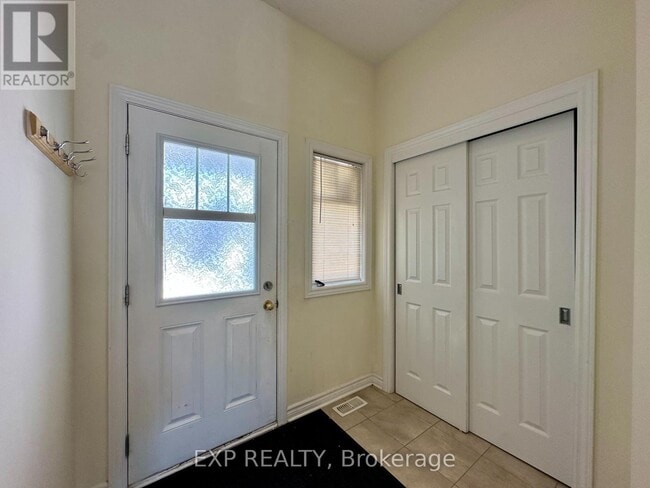 3353 Woodroffe Ave in Ottawa, ON - Building Photo - Building Photo