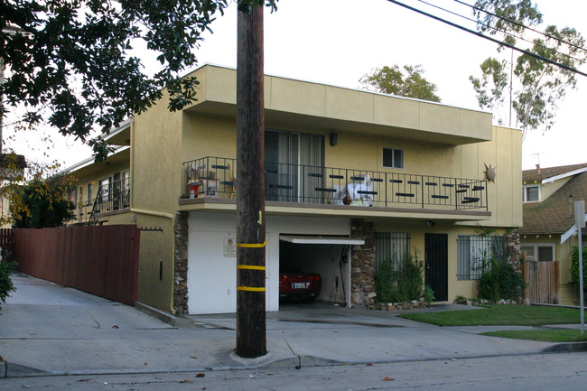 1382 Loma Ave