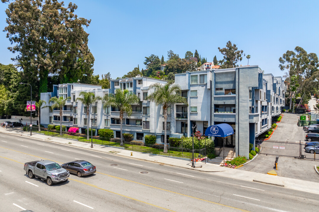 1940 N Highland Ave in Los Angeles, CA - Building Photo