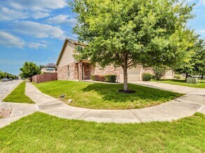 1412 Meadowsouth Ln in Austin, TX - Building Photo - Building Photo