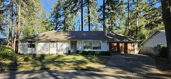 3745 Division Ct in Lake Oswego, OR - Building Photo