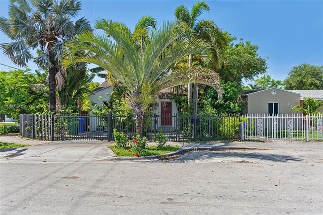 500 NW 47th St in Miami, FL - Building Photo - Building Photo
