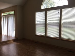 2302 High Ridge Ln in Yorkville, IL - Building Photo - Building Photo