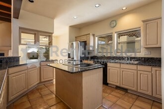 2751 Cliffrose Dr NE in Albuquerque, NM - Building Photo - Building Photo
