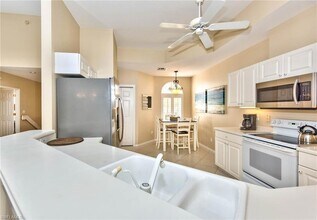 1515 Clermont Dr, Unit 202 in Naples, FL - Building Photo - Building Photo