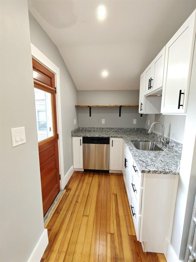 19 Sheridan St, Unit 2 in Malden, MA - Building Photo - Building Photo