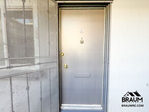 13115 Oxnard St in Los Angeles, CA - Building Photo - Building Photo