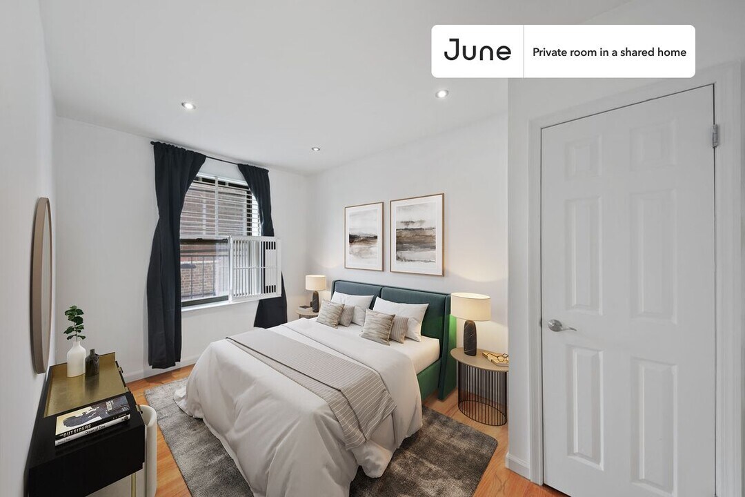 Private bedroom in 3 bed/1 bath Home in New York, NY - Building Photo