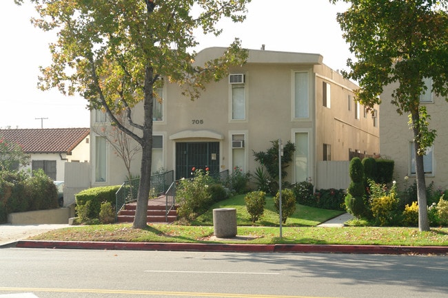 705 S Chevy Chase Dr in Glendale, CA - Building Photo - Building Photo