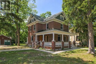 33 Centre St in Vaughan, ON - Building Photo