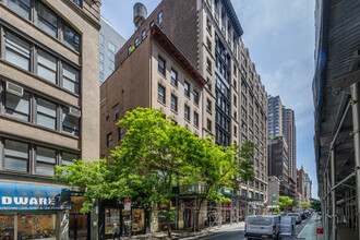 141-143 W 26th St in New York, NY - Foto de edificio - Building Photo