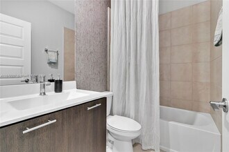 4745 NW 84th Ct in Doral, FL - Building Photo - Building Photo