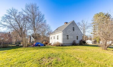 33 Mills Ln in Bloomfield, CT - Building Photo - Building Photo