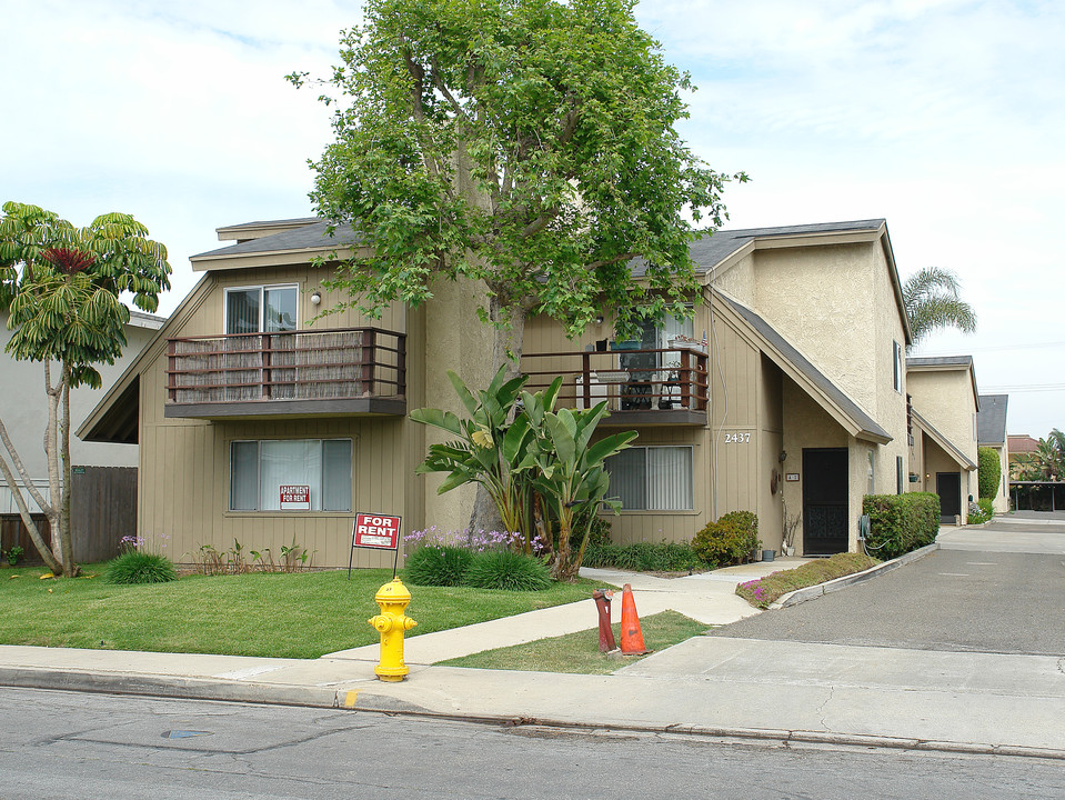 2437 Elden Ave in Costa Mesa, CA - Building Photo