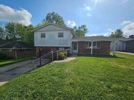 677 Peach Tree Ln in Erlanger, KY - Building Photo