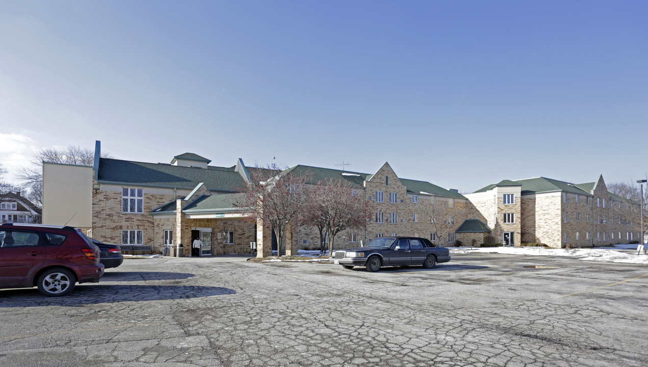 Hadley Terrace in Milwaukee, WI - Building Photo